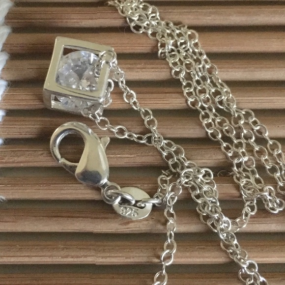 Crystal zircon within cube pendant & necklace - Picture 4 of 4